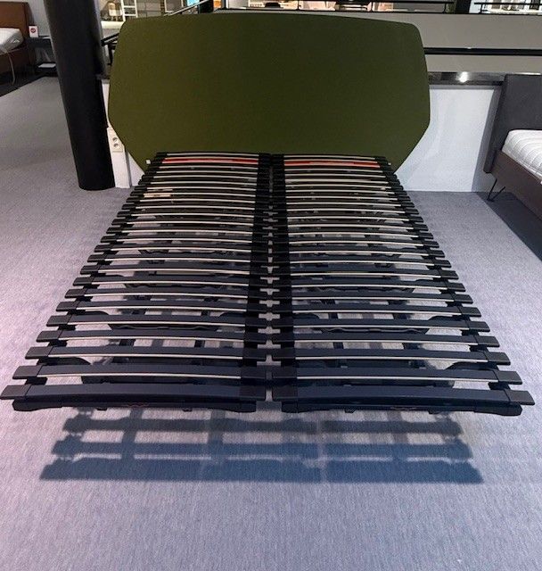 Swissflex uni 22 bridge 160 x 210  op poten  foto 1